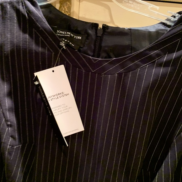 Amazing brand new Jone New York strips dress navy in white. Size : 14 - Picture 5 of 13